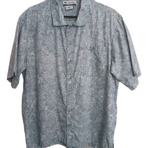Columbia Sportwear Men's M Short Sleeve Button Down Shirt Blue Gray Fish Pattern